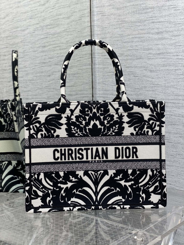 medium D*or book tote