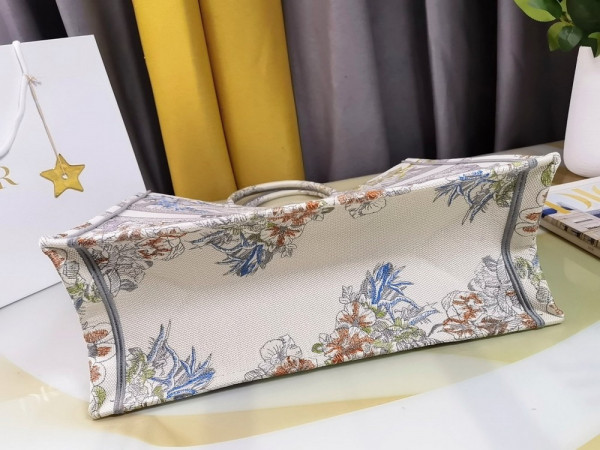 large D*or book tote