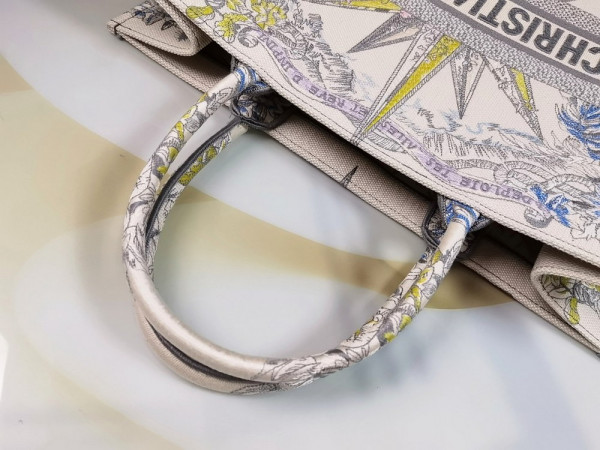 large D*or book tote