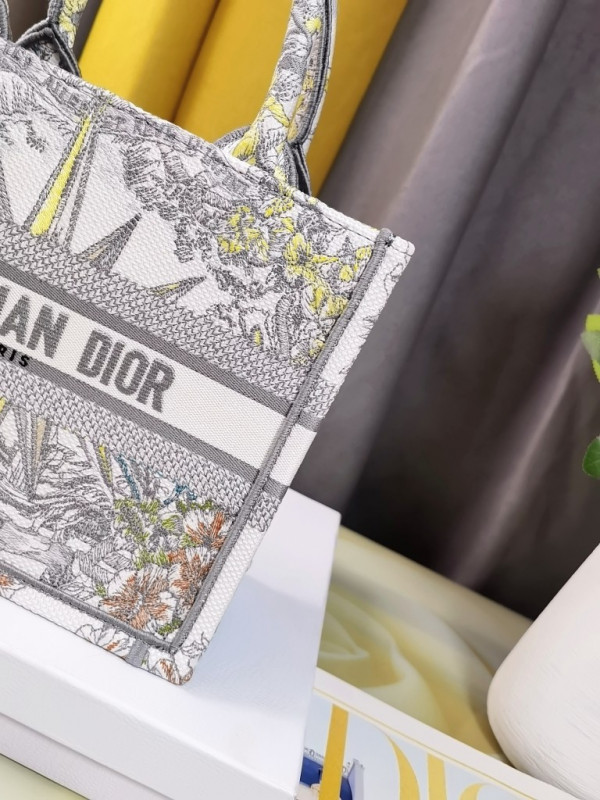 small D*or book tote