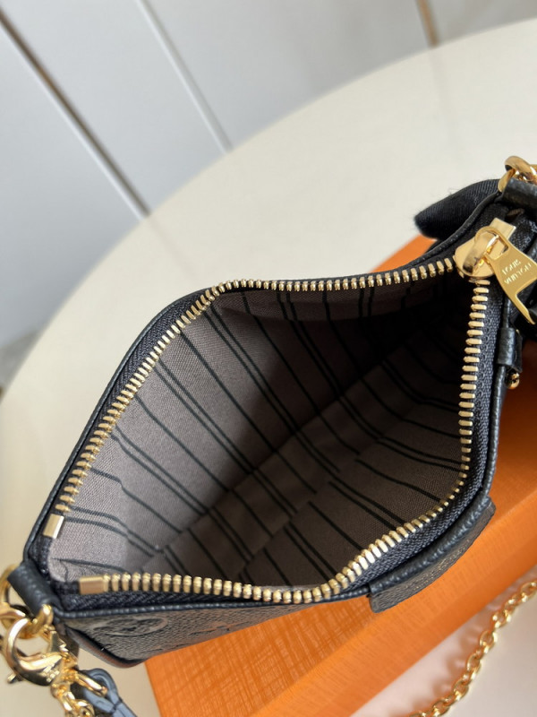 l**is V*t*n easy pouch on strap