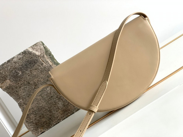 Ce**e besace cuir triomphe