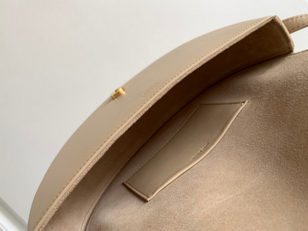 Ce**e besace cuir triomphe