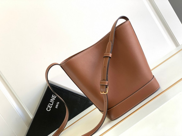 Ce**e small bucket cuir triomphe