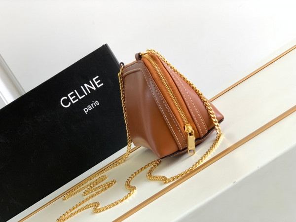 Ce**e clutch on chain cuir triomphe