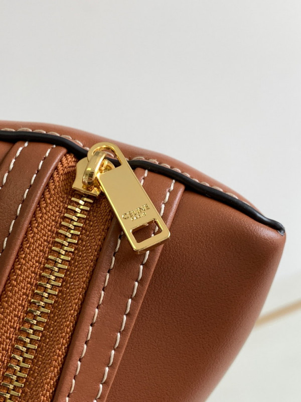 Ce**e clutch on chain cuir triomphe