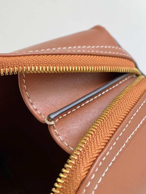 Ce**e clutch on chain cuir triomphe