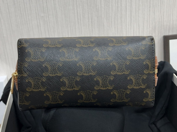 Ce**e clutch on chain in triomphe canvas