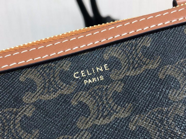 Ce**e clutch on chain in triomphe canvas