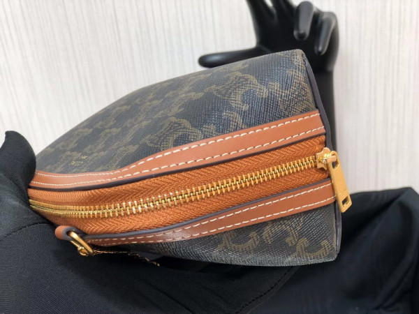 Ce**e clutch on chain in triomphe canvas