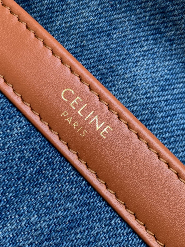 Ce**e chain shoulder bag matelasse monochrome