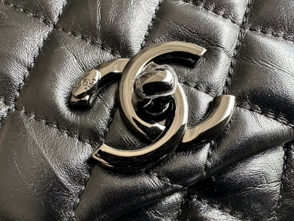 CL LARGE FLAP BAG WITH TOP HANDLE