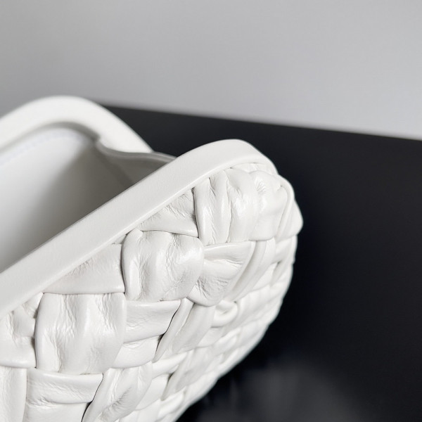 Bo*te*ga ve*ne*ta knot minaudiere