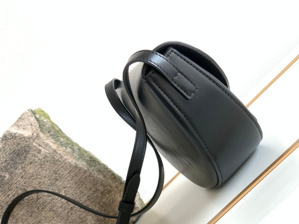 Ce**e besace cuir triomphe