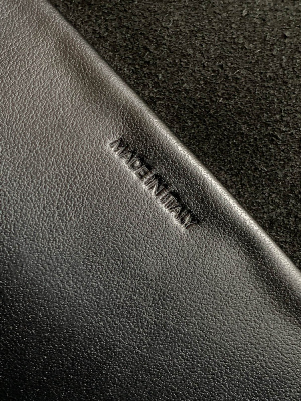 Ce**e besace cuir triomphe