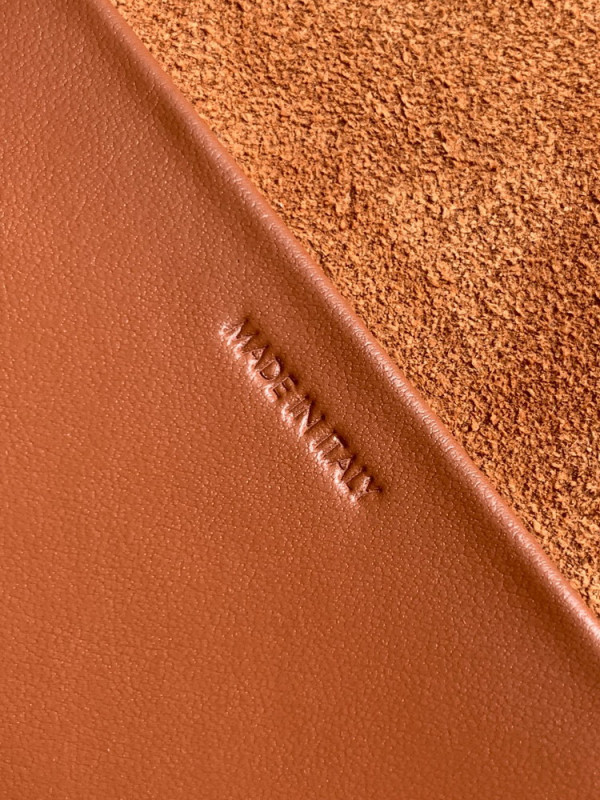 Ce**e besace cuir triomphe