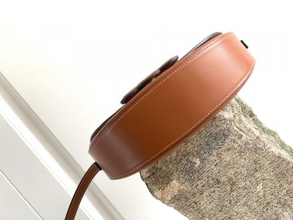 Ce**e besace cuir triomphe