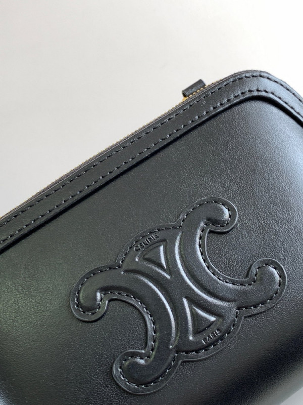 Ce**e clutch on chain cuir triomphe