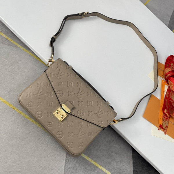 l**is V*t*n pochette mÉtis