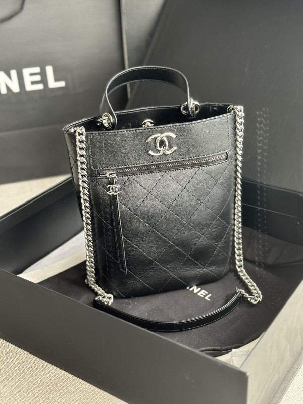CL BUCKET BAG