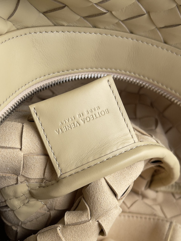 Bo*te*ga ve*ne*ta arco backpack