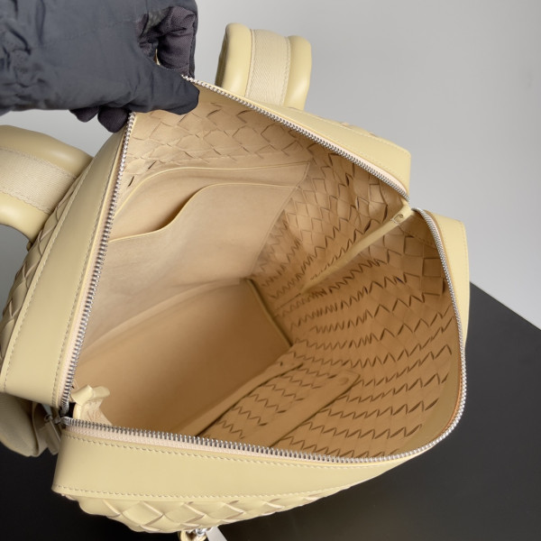 Bo*te*ga ve*ne*ta arco backpack