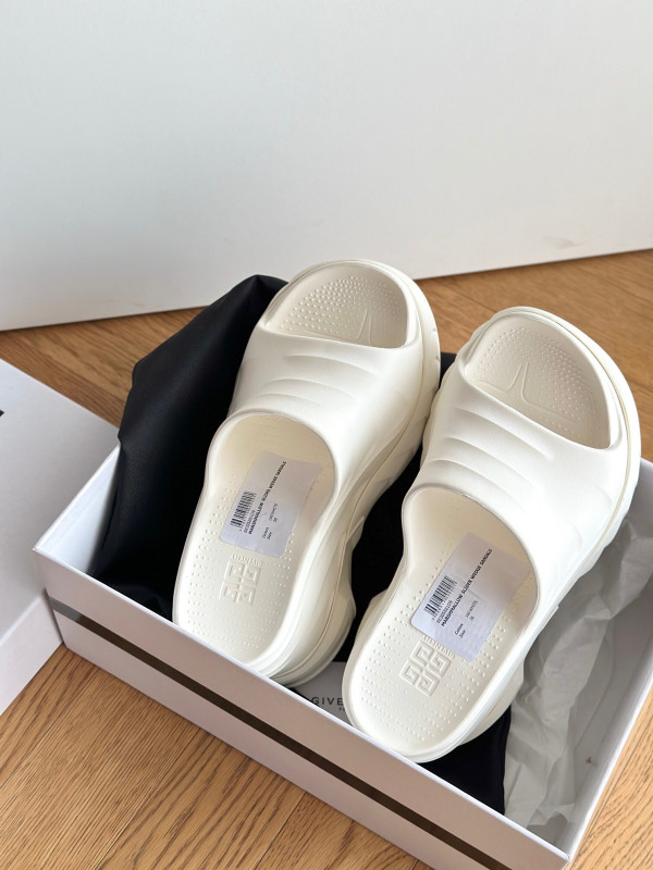 GIVENCHY sildes
