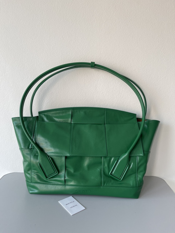 Bo*te*ga ve*ne*ta arco