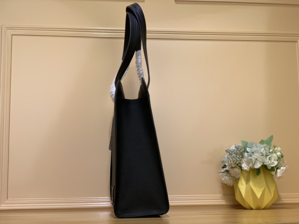 l**is V*t*n aerogram tote