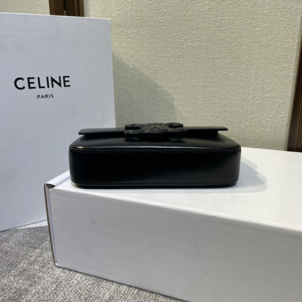 Ce**e chain shoulder bag triomphe