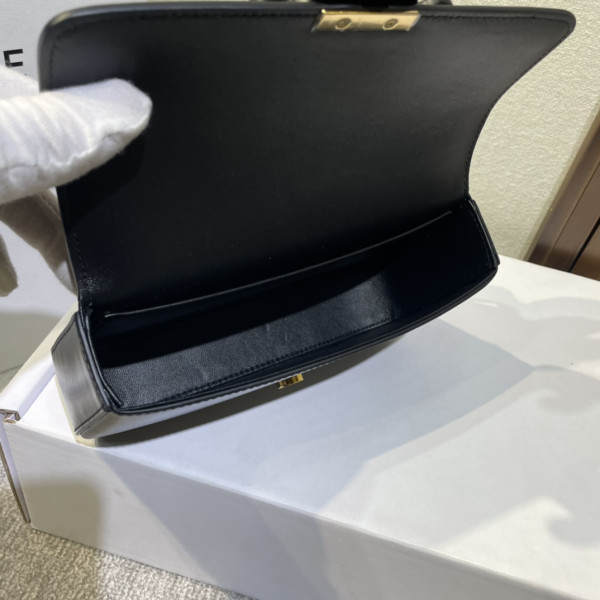 Ce**e chain shoulder bag triomphe