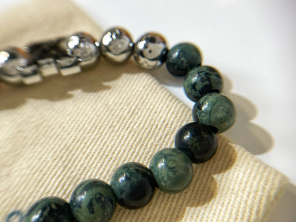 l**is V*t*n bracelet