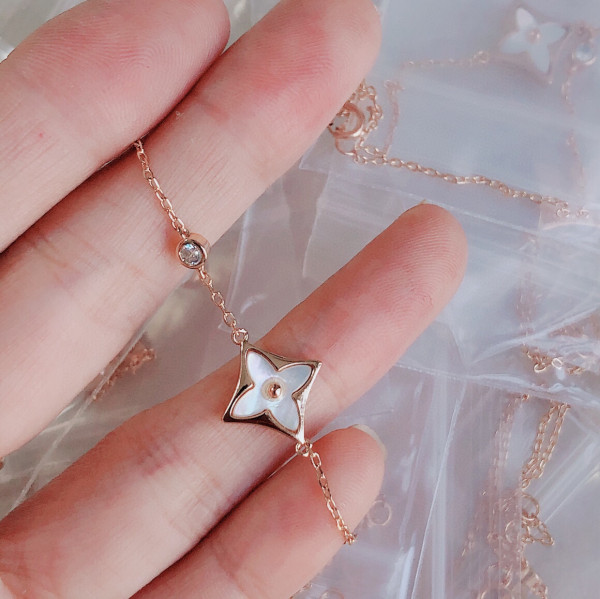 l**is V*t*n bracelet