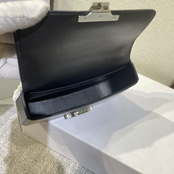 Ce**e chain shoulder bag triomphe