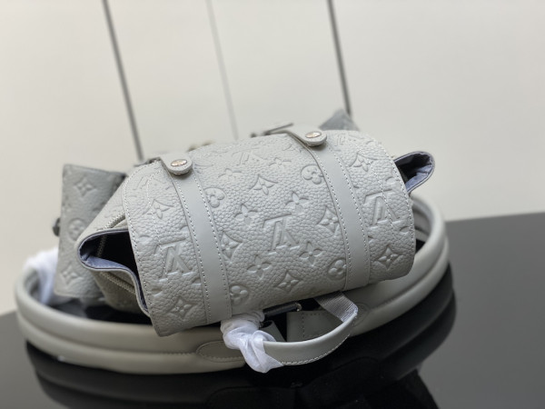 l**is V*t*n christopher pm