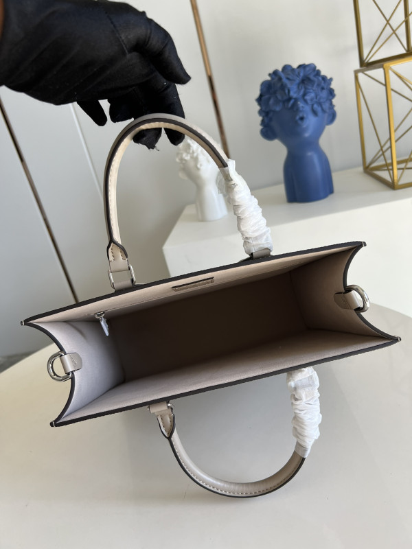 l**is V*t*n petit sac plat