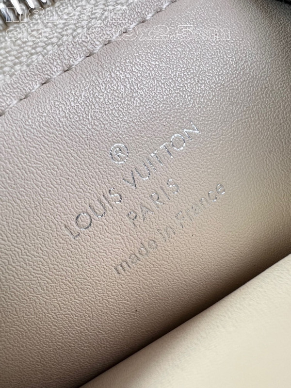 l**is V*t*n card holder recto verso