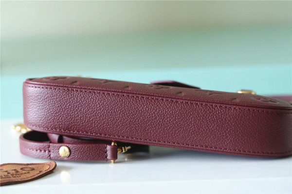 l**is V*t*n easy pouch on strap