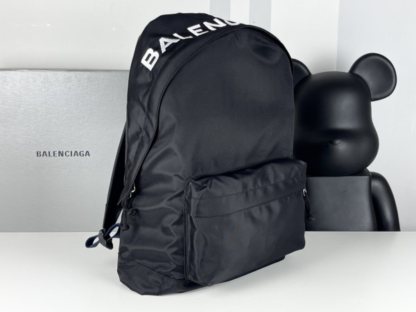 Ba*len*cia*ga backpack