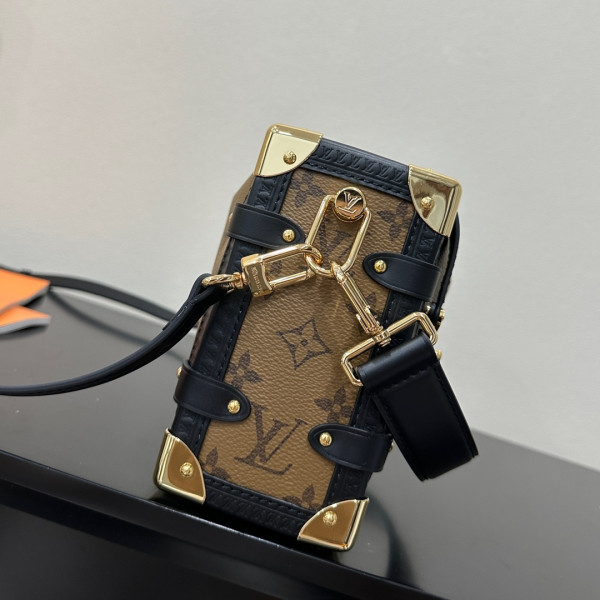 l**is V*t*n side trunk mm