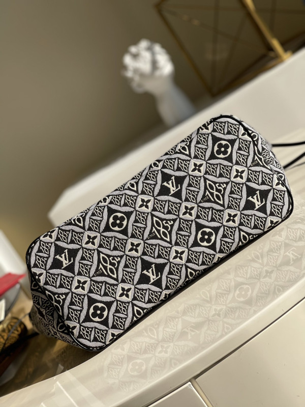 l**is V*t*n neverfull mm