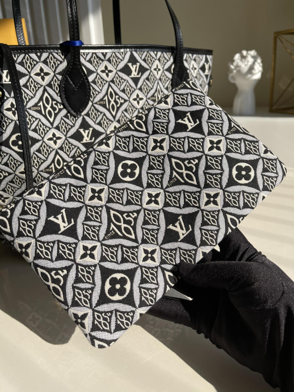 l**is V*t*n neverfull mm