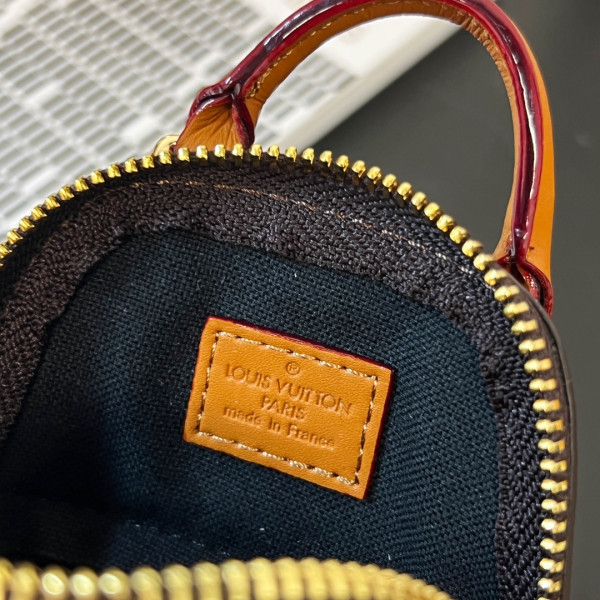 l**is V*t*n kaey chain