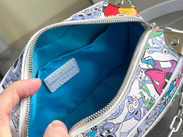 l**is V*t*n mini soft trunk