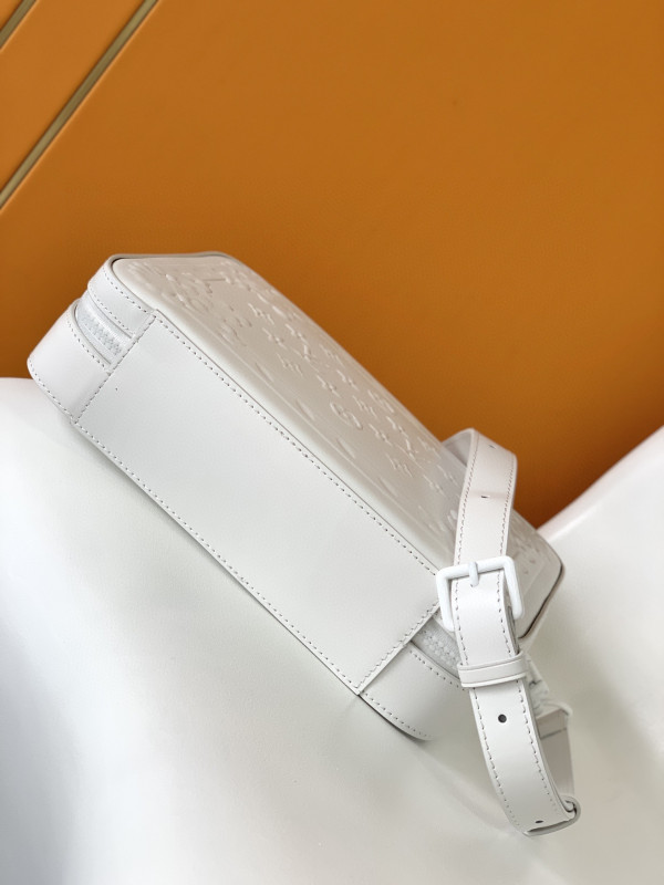 l**is V*t*n mini soft trunk