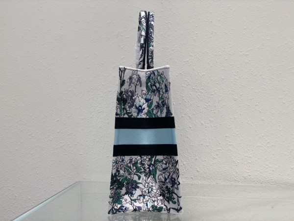 large D*or book tote