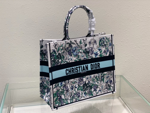 large D*or book tote