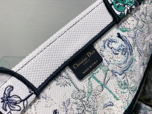 large D*or book tote