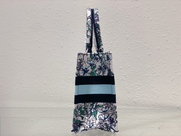 small D*or book tote