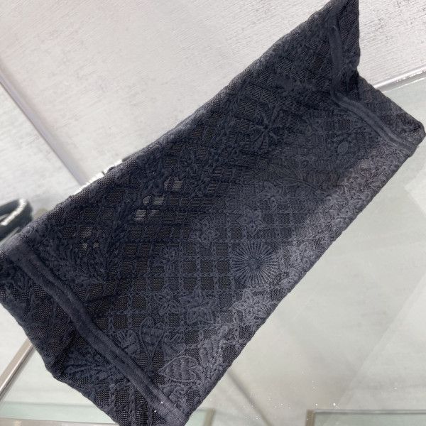 small D*or book tote